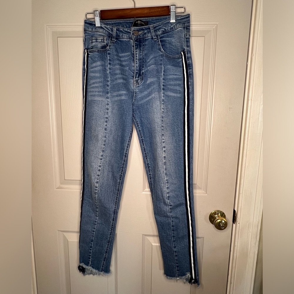 Black Label denim jeans with side stripe. Size 30/9